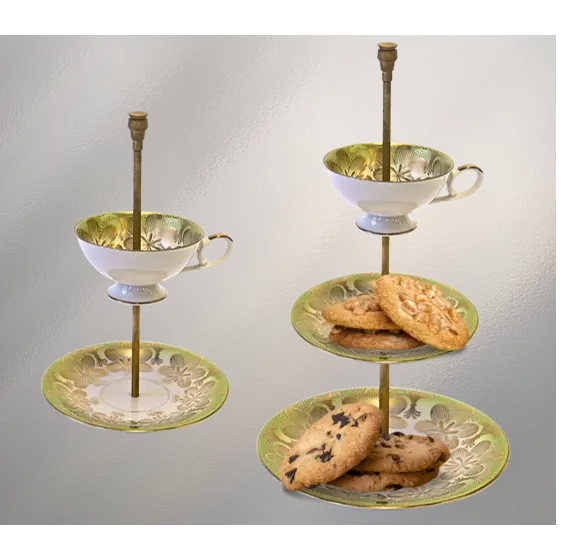 Vintage Teetassen-Etagere aus Porzellan mit Keksen, ein- und zweistöckig, grün-gold dekoriert.